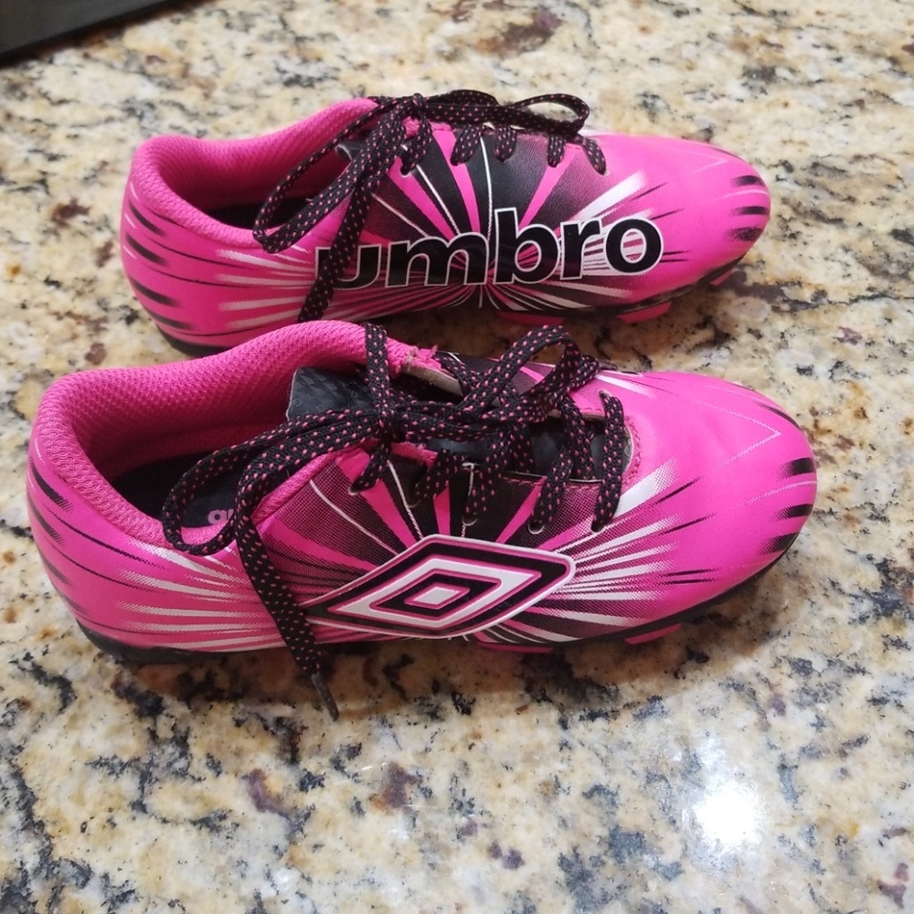 Girl's soccer shoes